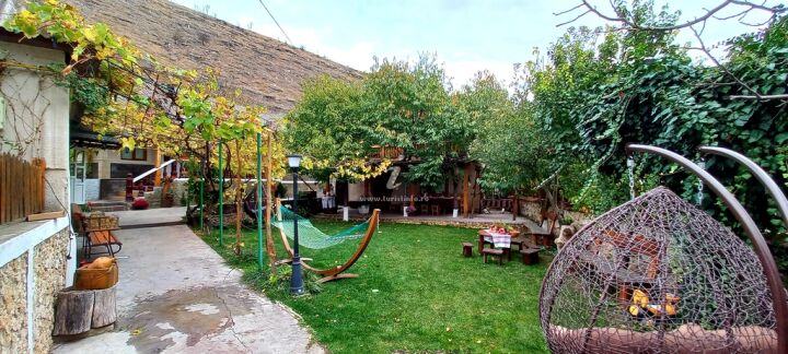 Casa de sub Stâncă